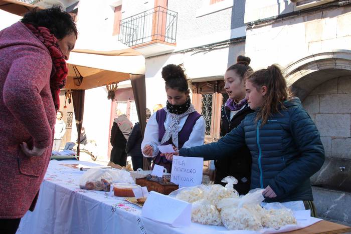 Azoka eguna ospatu dute Bera 44 1541346049841