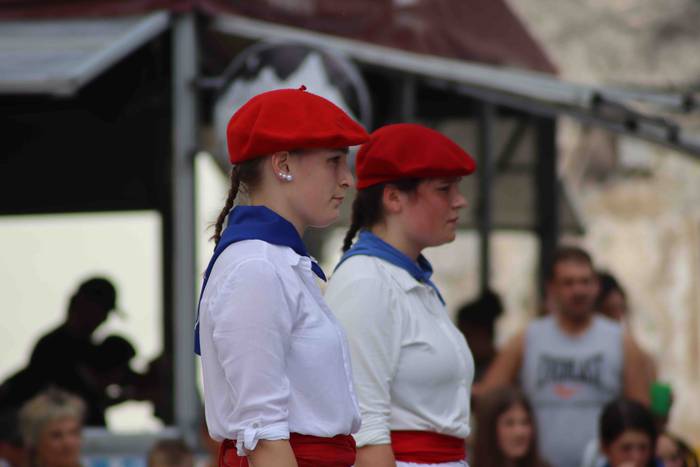 Dantza sokara batu dira emak 13 1660153169462