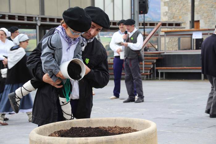 Auzolanaren fruitu, azoka 19 1541960769589