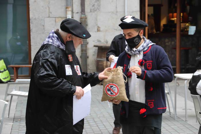 Gutuna eta ikatza Tolosako U 6 1608816472520