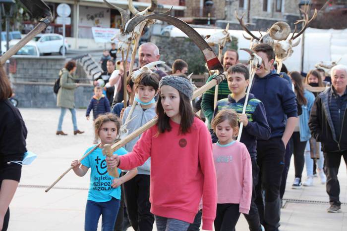 "Azti, prest, irribarra!" 9 1647719504991