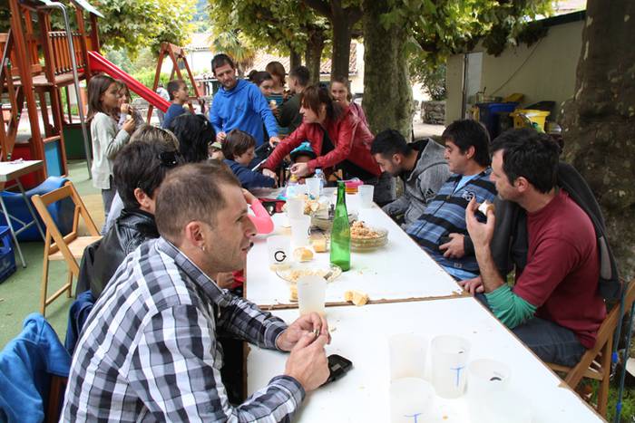 Paellaren bueltan elkarturik 2 1505659314069