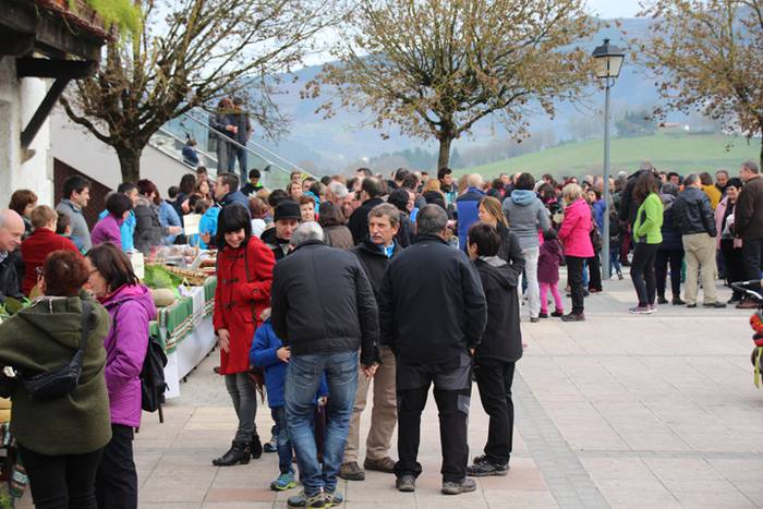 Azoka eguna Altzon 34 1481457391699