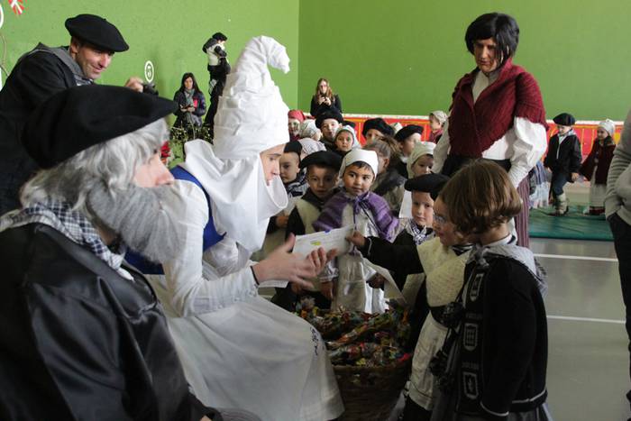 Gabon eskea eta olentzero 2015 88 1450964198300