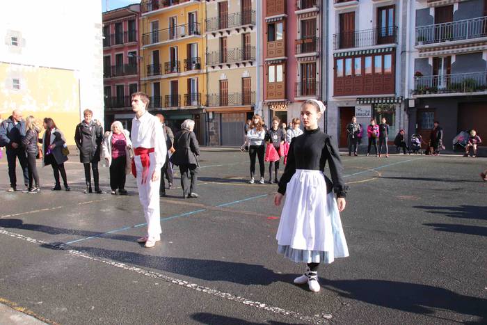 'Gora emakume anitzak eta go 46 1542976391098