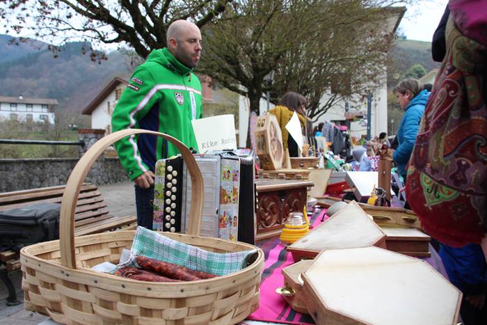 Azoka eguna Altzon 17 1481457223441