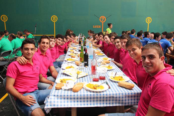 Lagunartean elkartzeko aitza 11 1503669118969