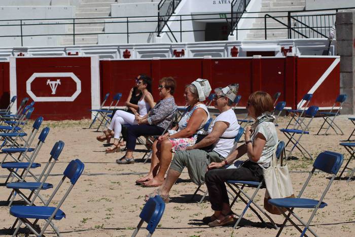 Bertso saioa Tolosako zezen  1 1592740339785