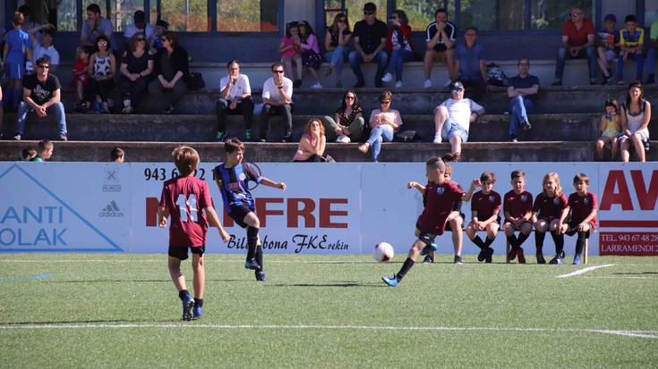 Futbolari gaztetxoen eguna