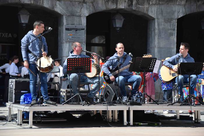 Oinkari dantza taldearen dan 12 1648304058844