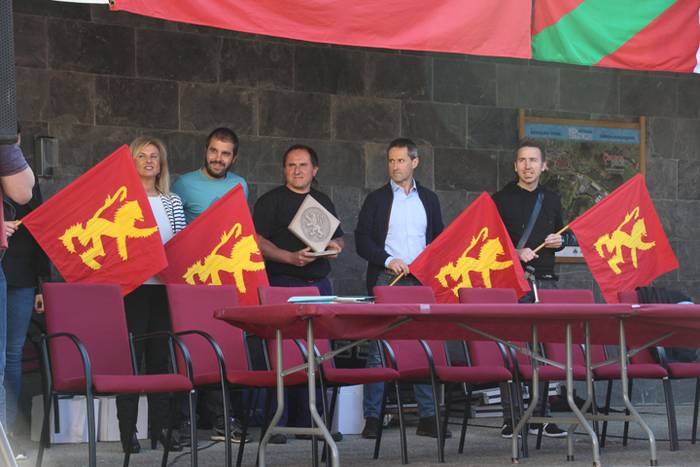 Pettarra eta Aiztondo, bat 12 1494092394359