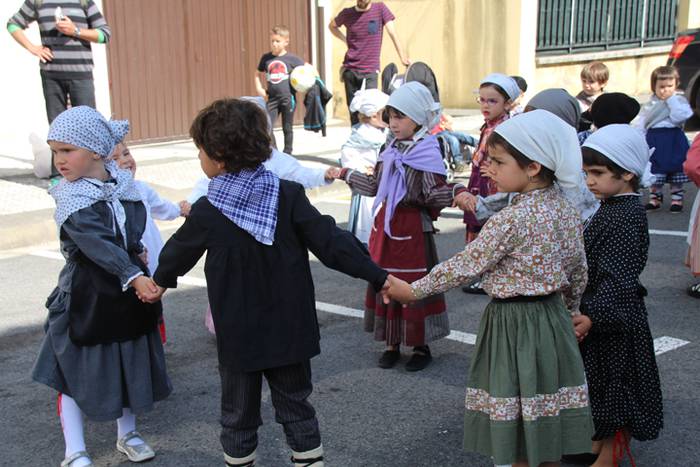 Haurrek alaitu dituzte kalea 37 1494677971270