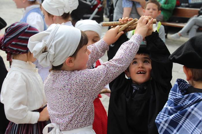 Haurrek alaitu dituzte kalea 5 1494677764701