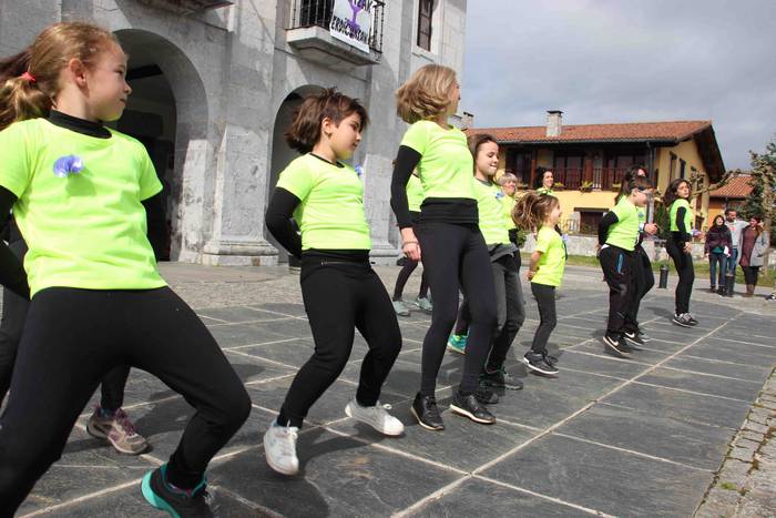 Emakumeek dantzan jarri dute 48 1552145627821