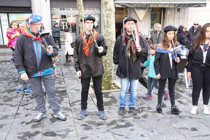 Ozen entzun dira txistularie 59 1551448964388