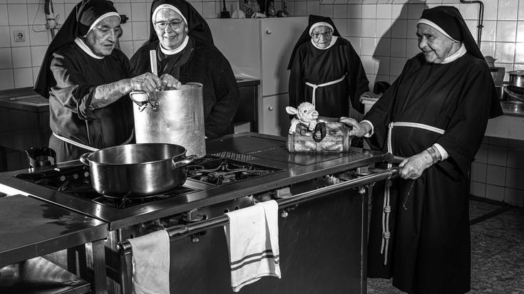Santa Klara komentua, klausurako mojen babeslekua