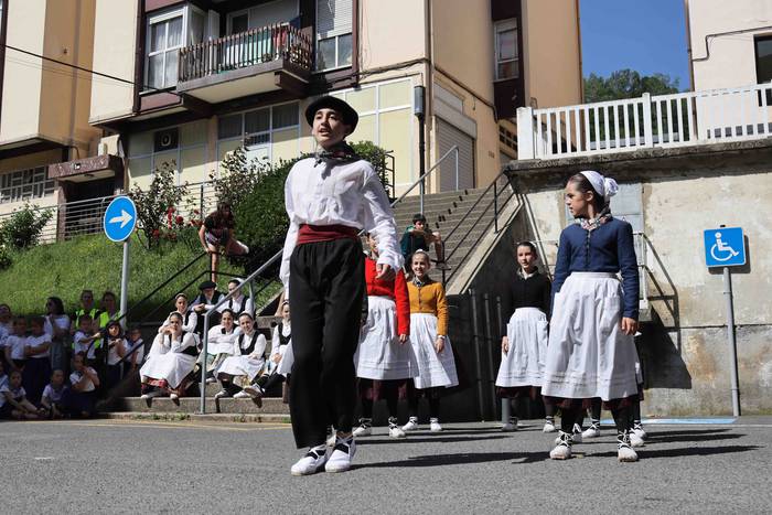 Dantzari eguna ari dira ospa 32 1652614051286