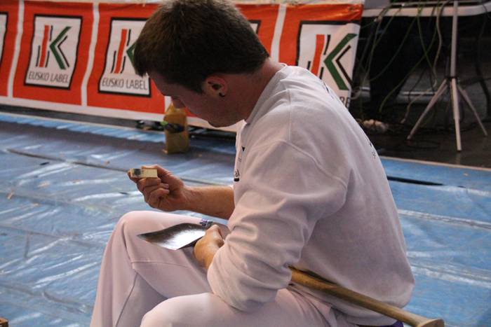 Urrezko aizkora kanporaketa abaltzisketa 57 1461501204614