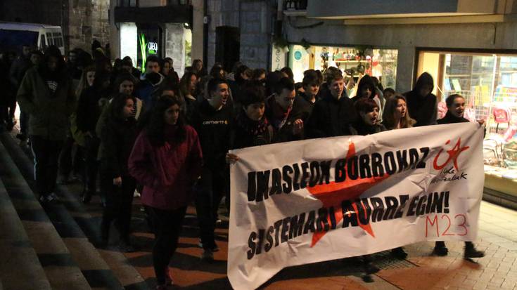 Manifestazioa egin dute "hezkuntza zapaltzailearen aurka"
