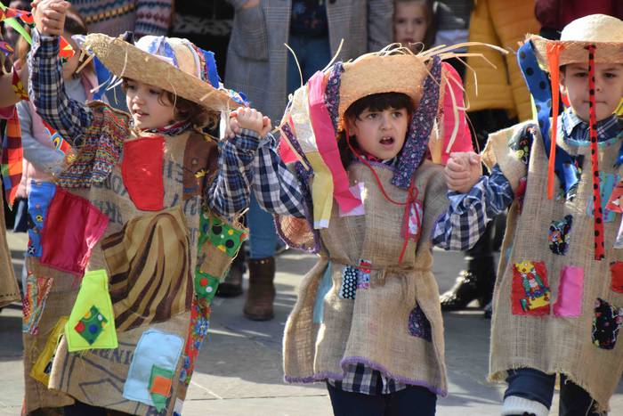 Dantzari txikiek Tolosako ka 27 1551531416458