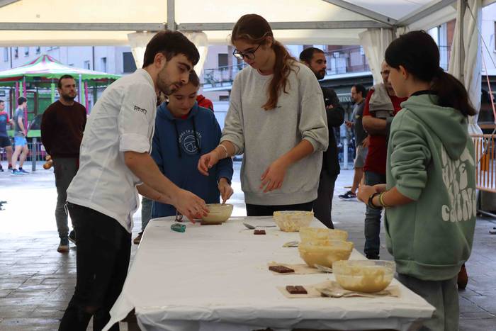 Eskuak zikinduz aritu dira s 14 1665306831292