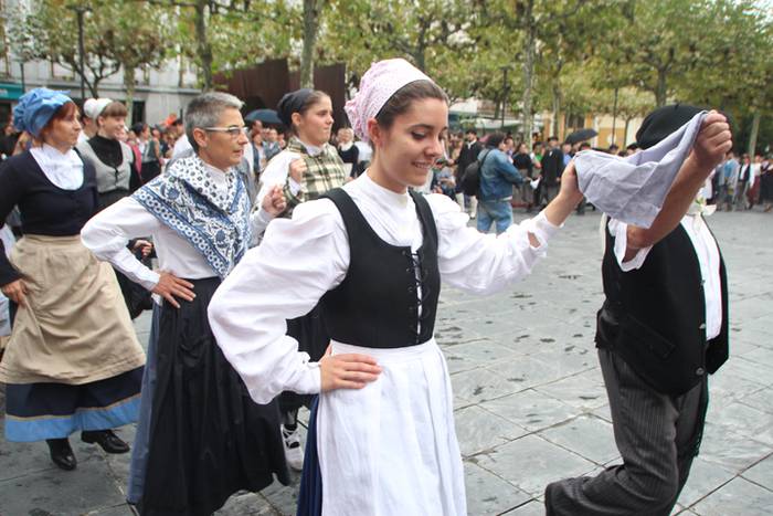 Udaberri Dantza Dezagun Tolo 129 1504963806585