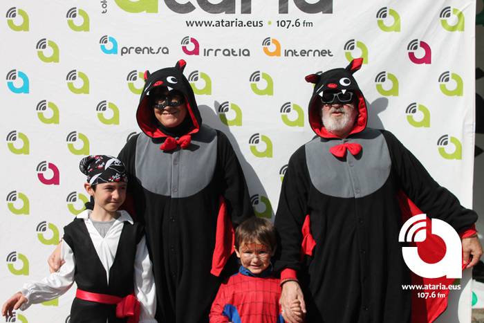 Photocoll-ean jartzeak saria 24 1488130015844