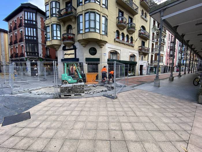 Atari kalean obrak, bi asterako