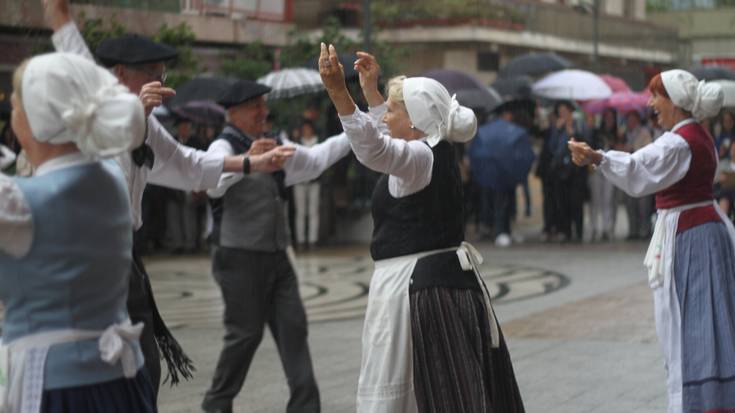 Eman izena plaza-dantza ikastaroetan!