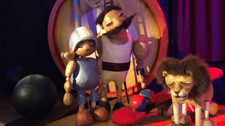 Zenbait rol hausten saiatzen den ikuskizun dibertigarria, Topic-en