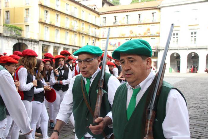 Lizarrez apaindutako kaleeta 120 1498311845697