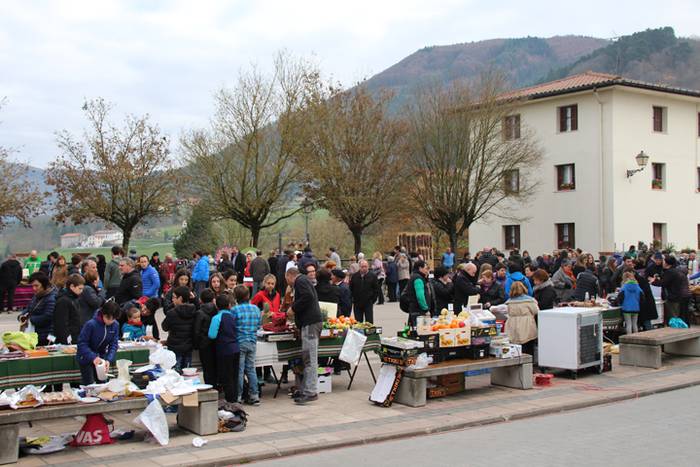 Azoka eguna Altzon 33 1481457380073