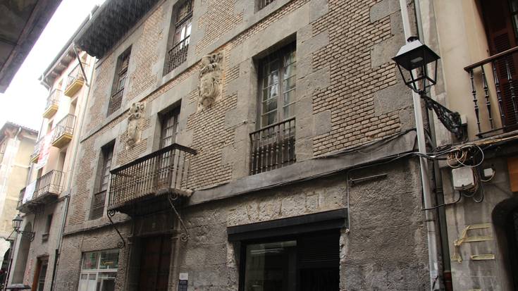 Udal eraikin sozio-kulturalak berrantolatuko ditu udalak