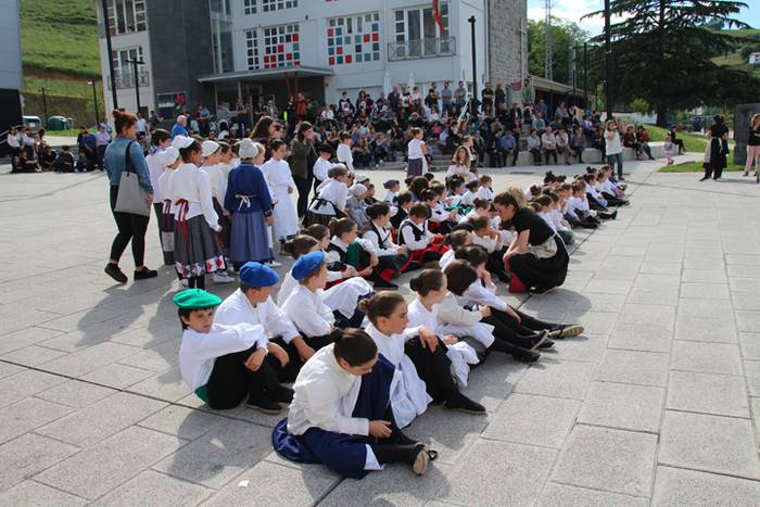 Suziria lehertzearekin bater 1 1494695524342