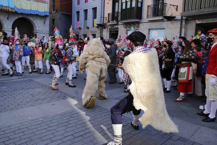 Dantzari Txikiak Zaldunita b 11 1645880469643