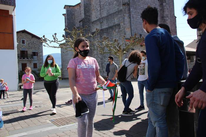 Elkartasun keinuak Adunan 12 1616942578219