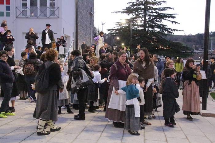 Olentzero eta Mari Domingi 2015 16 1450983294473