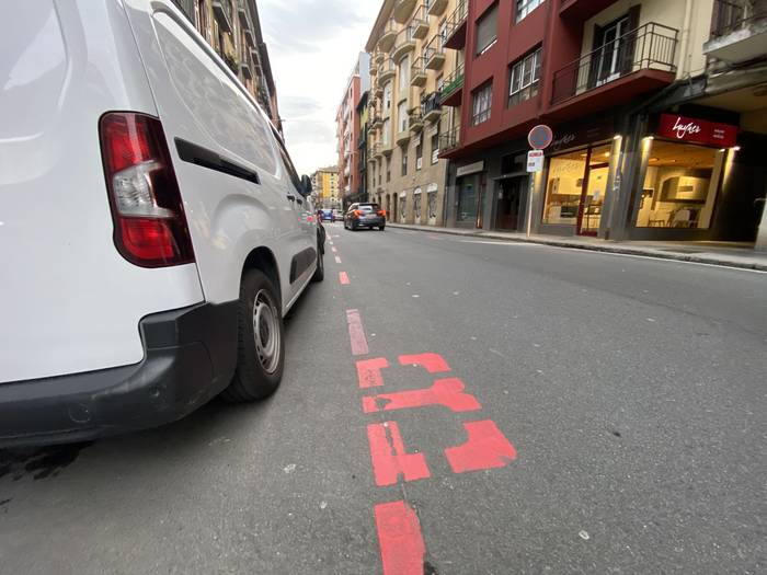 Bertakoek aparkatzeko txartelak lortzeko eskakizunak aldatuko dituzte Tolosan