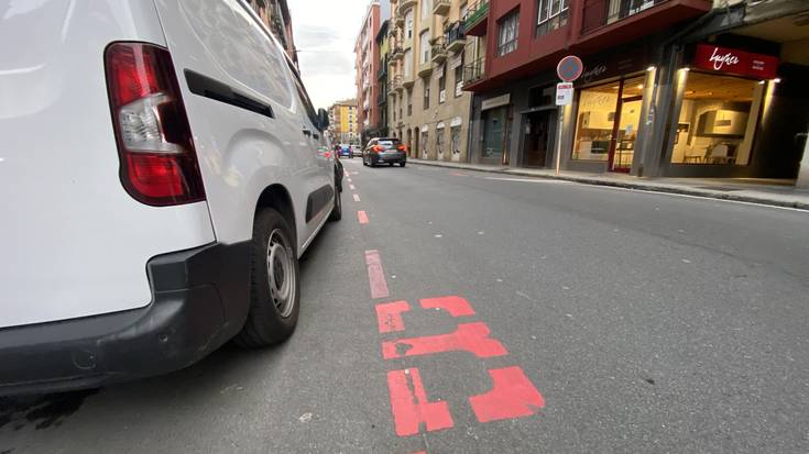Bertakoek aparkatzeko txartelak lortzeko eskakizunak aldatuko dituzte Tolosan