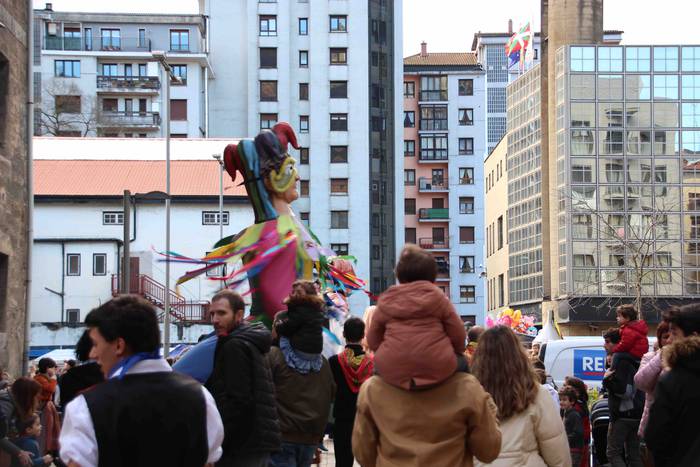 Gabonetako azokak jende asko 55 1576941777427