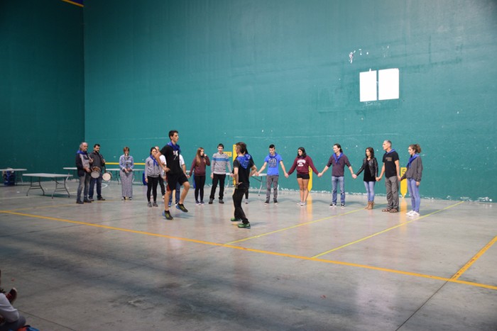 Dantzaren sokak lotuta - 44