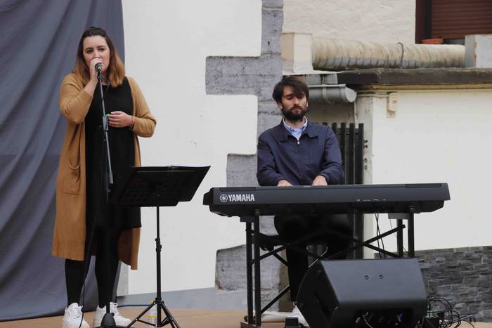 Aulki hutsak ekitaldia Irura 25 1632920815200