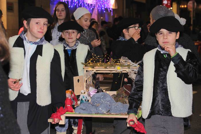 Errege magoen desfilea tolos 72 1546717662099