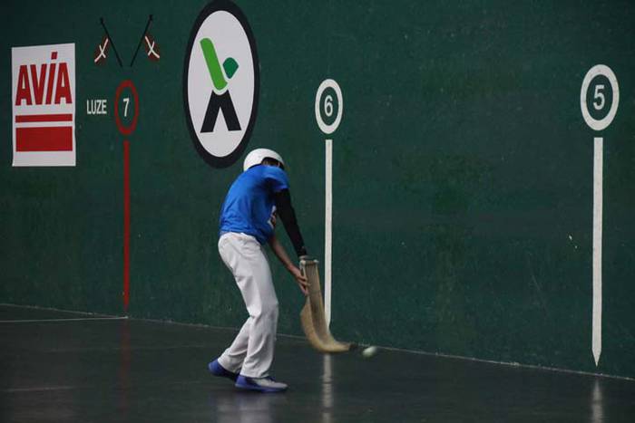 ZESTA PUNTA ELOLAREN OROIMEN 3 1512735296499