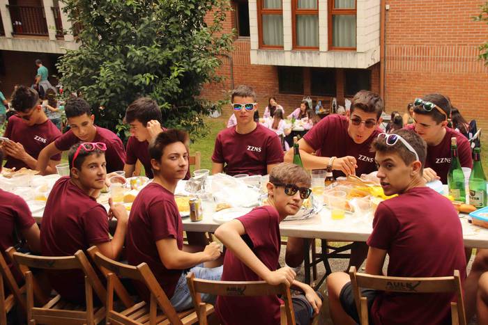 Kuadrillan bazkaltzea bezala 18 1564494464631