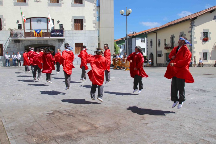 Emakumeak Adunako Axeri-dantzan, lehen aldiz - 58