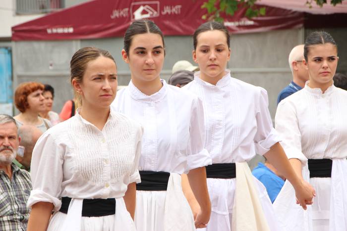 Santio jaiak, ongi etorria egiten lehenak