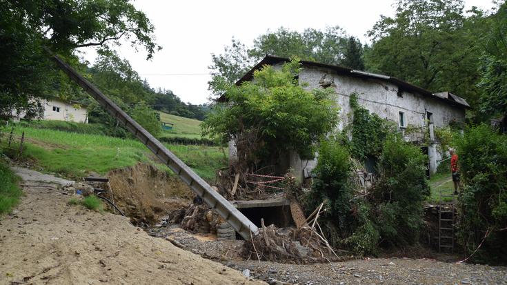 Kaltetuak eta alkateak laguntza eske