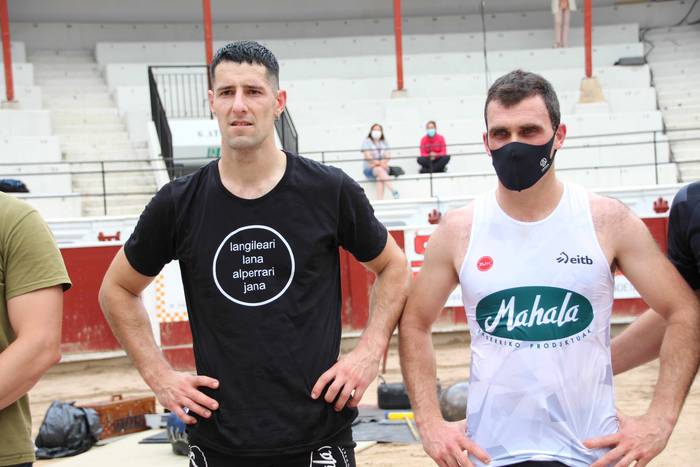 Izetatarrek jantzi dute txap 93 1624130544770