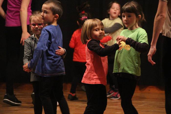 Sutarri haurren dantza taile 23 1521831166826